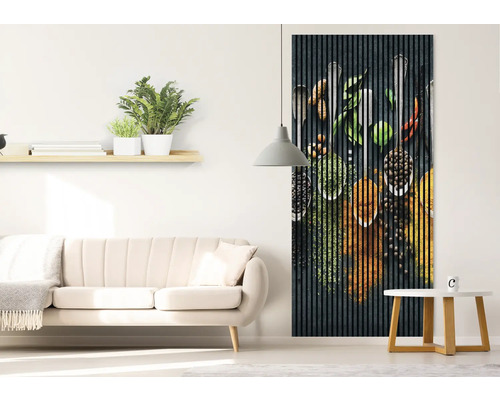 Cameră de zi cu canapea și panou acustic cu design de condimente