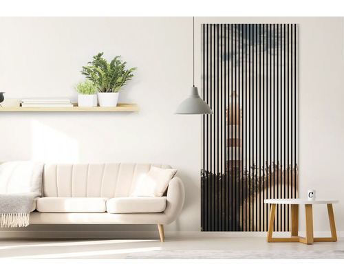 Living cu canapea, măsuță laterală, raft și panou de perete cu motiv far