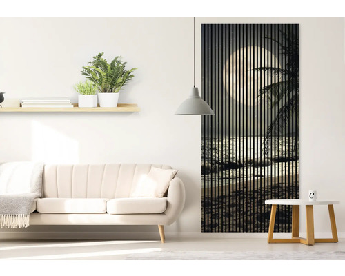 Sufragerie cu canapea și panou de perete cu motiv de plajă