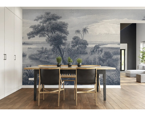 Sufragerie cu fototapet cu motiv cu elefanți, masă și scaune