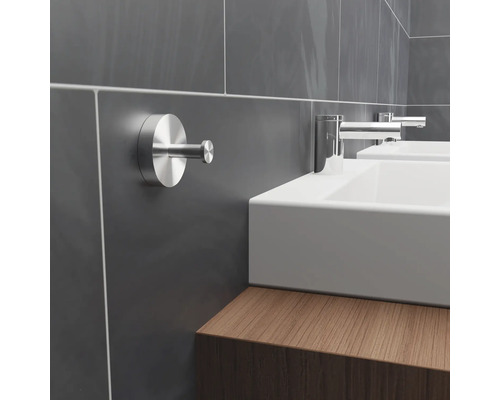 Baie cu cârlig pentru prosoape și chiuvete