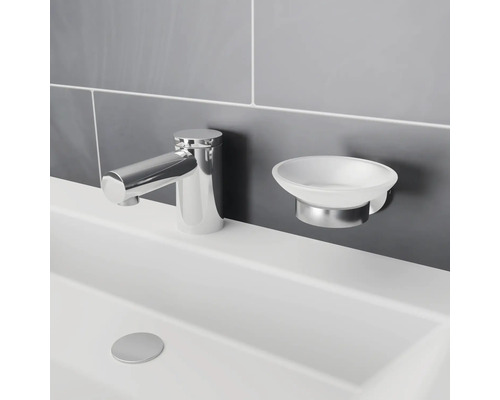 Baterie lavoar și savonieră în baie