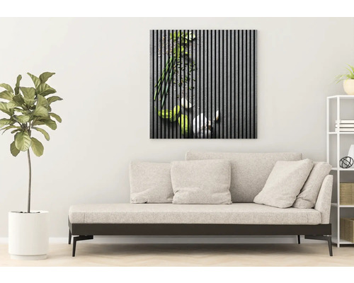 Tablou de perete cu motiv vegetal deasupra unei canapele în sufragerie