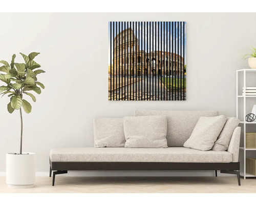 Pictură murală cu o ilustrație a Colosseumului din Roma