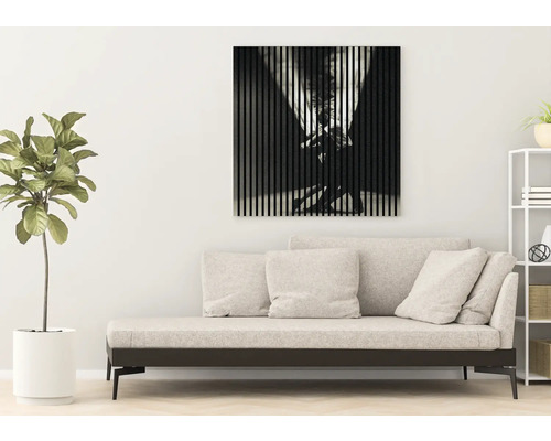 Living cu canapea, plantă de apartament și tablou de perete