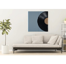 Living cu canapea și pictură murală a unui disc de gramofon