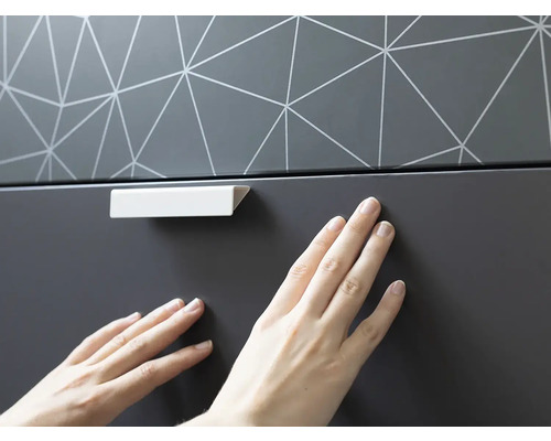 Prim-plan cu element de sertar cu mâner și model geometric