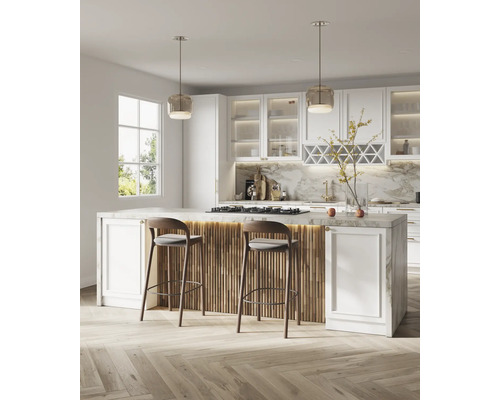 Bucătărie modernă cu insulă de bucătărie, scaune de bar și corpuri de iluminat suspendate