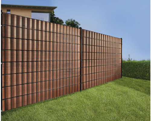 Gard de grădină din lemn și metal pentru delimitarea proprietății