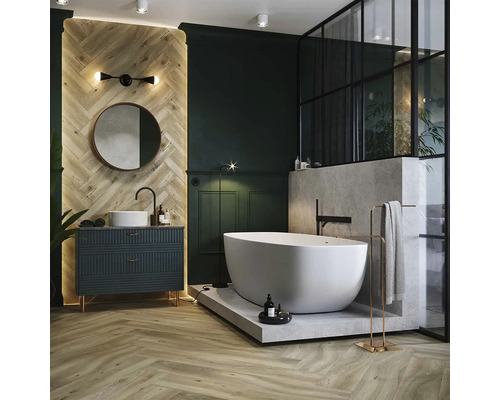 Baie modernă cu cadă independentă, lavoar și oglindă