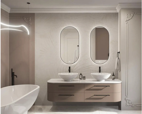 Baie cu lavoar, două oglinzi, cadă și iluminare