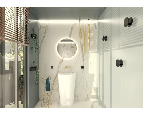 Baie cu lavoar, oglindă și suport pentru prosoape