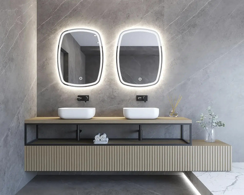 Baie cu două chiuvete, dulap de chiuvetă și oglinzi iluminate