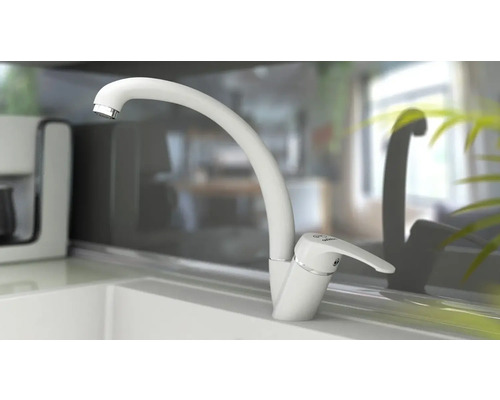 Baterie de bucătărie cu gât înalt în chiuvetă