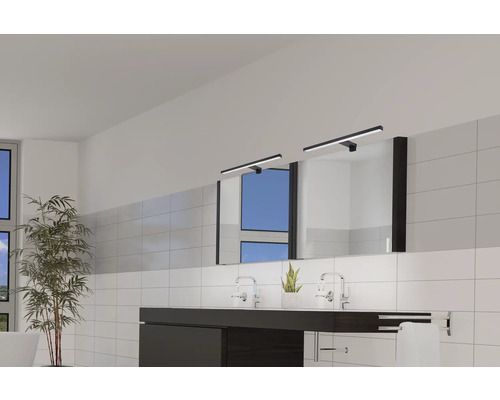 Baie cu lavoar, oglindă și lumini LED