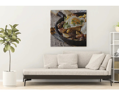 Tablou decorativ de perete cu motiv alimentar deasupra unei canapele