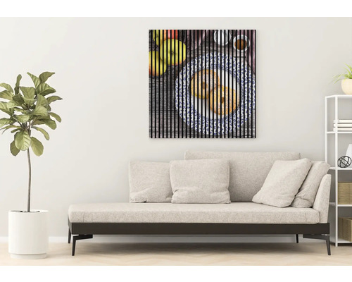 Tablou decorativ de perete cu fructe și alimente deasupra unei canapele