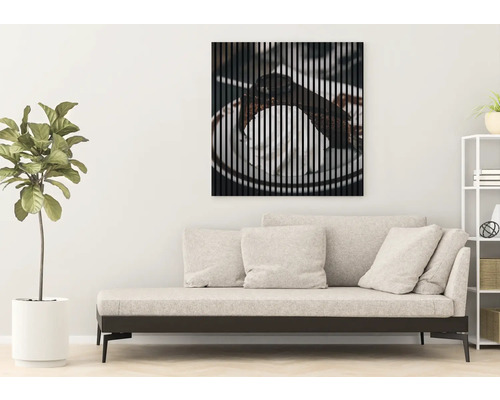 Tablou decorativ cu lamele cu motiv alimentar deasupra unei canapele în camera de zi.