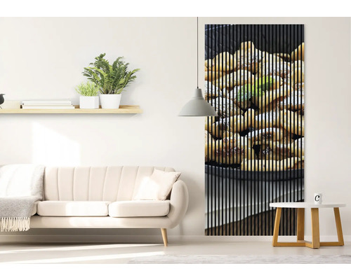 Sufragerie cu canapea, raft și panou acustic cu motiv alimentar