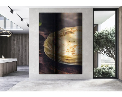 Panou acustic cu motiv alimentar pe un perete într-o cameră modernă