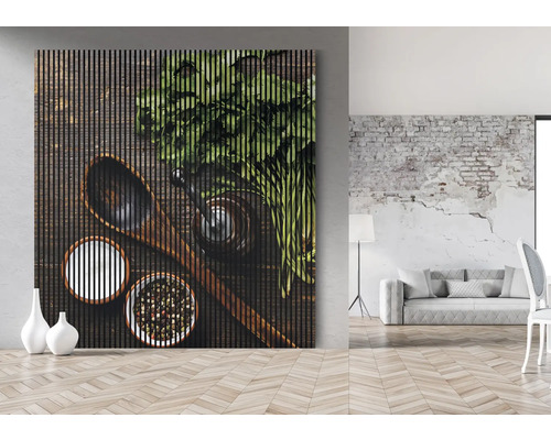 Panou acustic cu o imagine cu ierburi, condimente și ustensile de bucătărie pe un perete