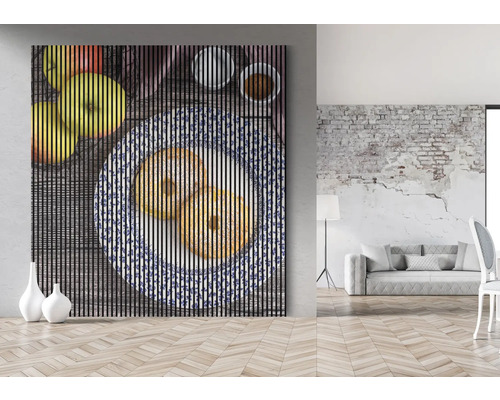 Imagine cu lamele cu fructe și produse de patiserie pe o masă