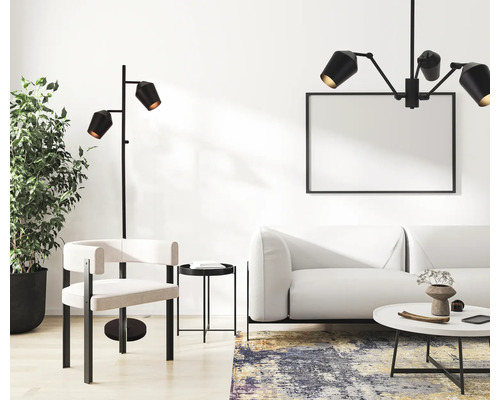 Cameră de zi cu canapea, fotoliu, lampă de podea și plafonieră