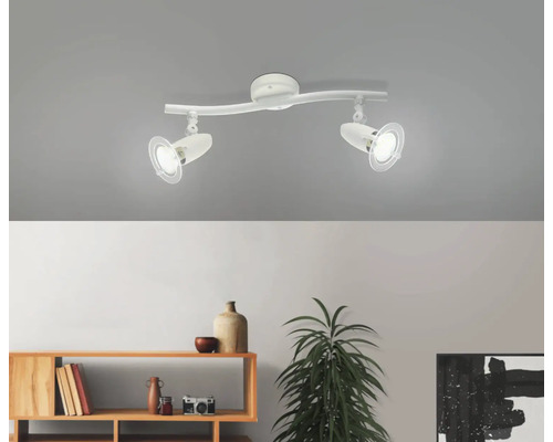 Lumină de plafon cu două spoturi în camera de zi