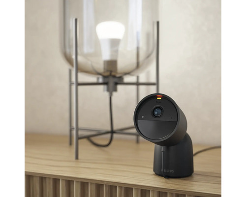 Cameră de supraveghere Philips pe o masă