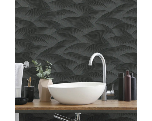 Baie cu chiuvetă și tapet cu model cu motiv în valuri