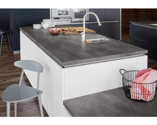 Insulă de bucătărie cu chiuvetă, robinet și blat