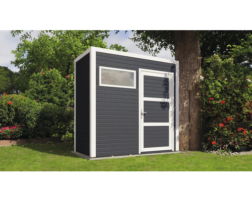 Căsuță de grădină din lemn cu fereastră și ușă în grădină