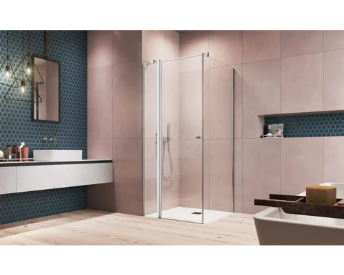 Baie cu cabină de duș, chiuvetă și oglindă