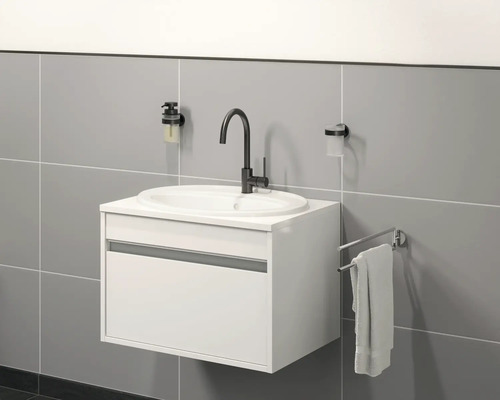 Baie cu dulap de bază pentru lavoar, baterie, dispenser de săpun, pahar pentru periuțe de dinți și suport pentru prosoape