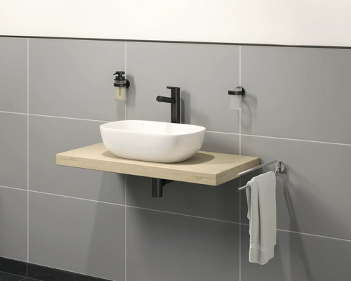 Baie cu lavoar așezat pe blat, robinet, dispenser de săpun, suport pentru periuțe de dinți și suport pentru prosop