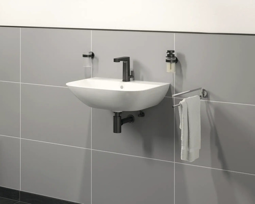 Chiuvetă de perete cu baterie, dozator de săpun, suport pentru periuțe de dinți și suport pentru prosoape în baie.