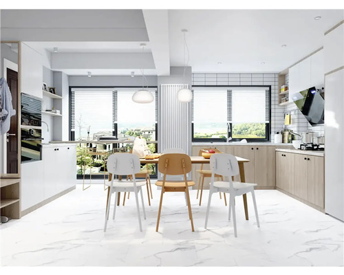 Bucătărie luminoasă cu masă și scaune