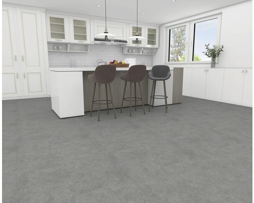 Bucătărie luminoasă cu insulă de bucătărie și scaune de bar