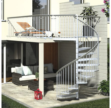 Fotografie exterioară cu scară spiralată care duce la un balcon