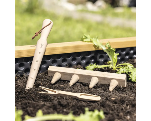 Set de unelte de grădină pentru cultivare și plantare în jardiniera înălțată.