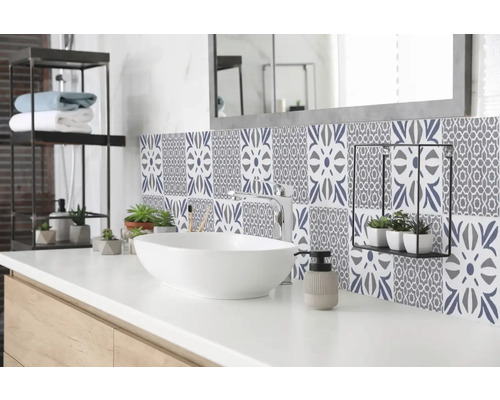 Placă decorativă autoadezivă Wall Tiles Cubia albastru 15,25x15,25 cm, pachet 6 buc. Placă decorativă autoadezivă Wall Tiles Cubia albastru 15,25x15,25 cm, pachet 6 buc.