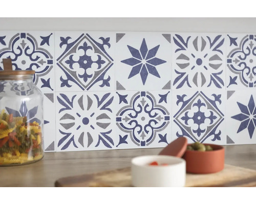 Placă decorativă autoadezivă Wall Tiles Alia albastru 15,25x15,25 cm, pachet 6 buc. Placă decorativă autoadezivă Wall Tiles Alia albastru 15,25x15,25 cm, pachet 6 buc.