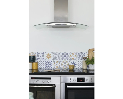 Scenă de bucătărie cu hotă de aragaz, autocolante pentru faianță, veselă și cuptoare