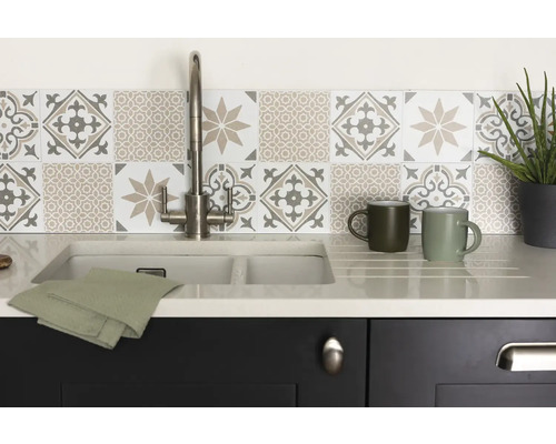 Placă decorativă autoadezivă Wall Tiles Lina bej 15,25x15,25 cm, pachet 6 buc. Placă decorativă autoadezivă Wall Tiles Lina bej 15,25x15,25 cm, pachet 6 buc.