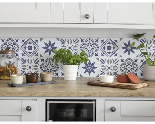 Placă decorativă autoadezivă Wall Tiles Nadia albastru 15,25x15,25 cm, pachet 6 buc. Placă decorativă autoadezivă Wall Tiles Nadia albastru 15,25x15,25 cm, pachet 6 buc.