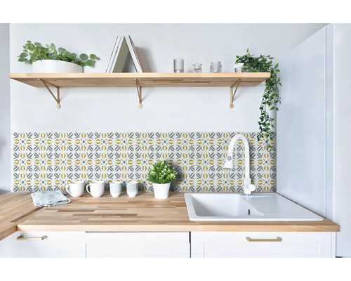 Placă decorativă autoadezivă Wall Tiles Cubia auriu 15,25x15,25 cm, pachet 6 buc. Placă decorativă autoadezivă Wall Tiles Cubia auriu 15,25x15,25 cm, pachet 6 buc.