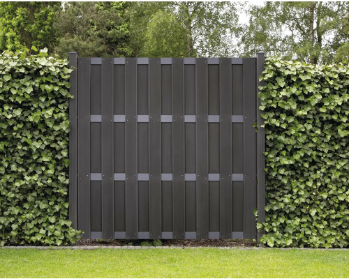 Gard de grădină din plastic cu gard viu verde