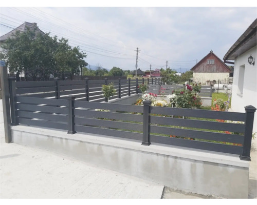 Gard decorativ de grădină din lemn și beton