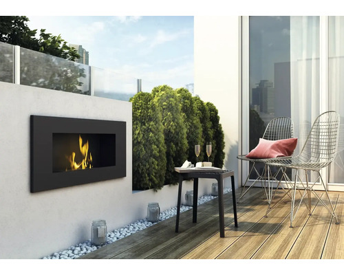 Terasa cu șemineu pe bioetanol, masă și scaune