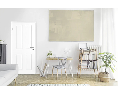 Cameră luminoasă cu ușă interioară albă, birou și bibliotecă